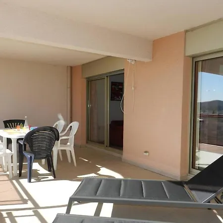 T3 Avec Piscine, Parking Et Terrasse Proche Plage Au Lavandou - Fr-1-251-761 *
